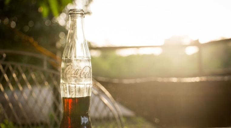 Akcie Coca-Cola na novém historickém maximu – Dokáže vás ochránit proti inflaci?