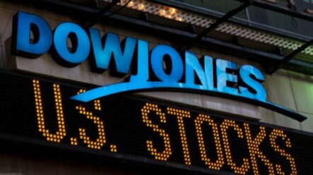 Index Dow Jones na novém maximu, překonal hranici 28 000 bodů!