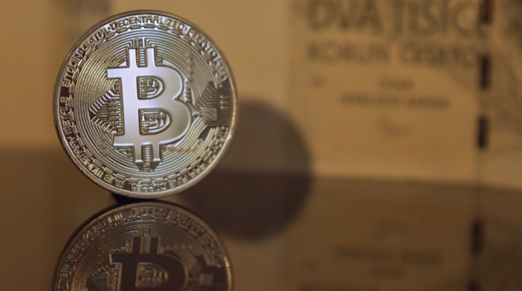 Krypto už není jen pro mladé! Až 70 % lidí nad 55 let již vlastní nebo plánuje zakoupit BTC a jiné kryptoměny