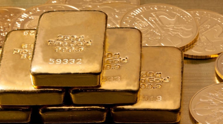 Zlato se drží nad 1 450 USD, ale riziko jeho pádu je stále ve hře