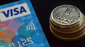 Platební gigant potěšil, ale zároveň zklamal: Proč jeho akcie ztrácejí?