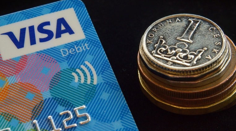 Platební gigant potěšil, ale zároveň zklamal: Proč jeho akcie ztrácejí?