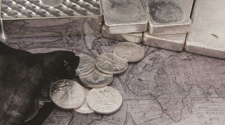 Cena stříbra dnes prorazila 20 dolarů za unci a eshopy jsou často vyprodány