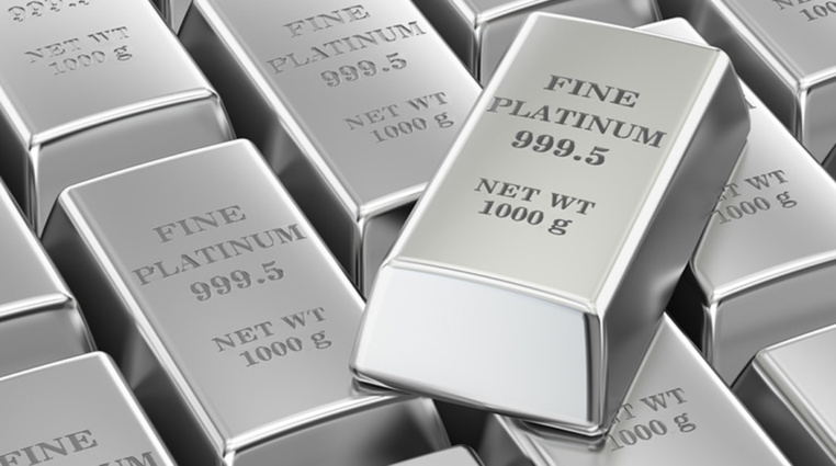 Který drahý kov překonává zlato i stříbro? Vyplatí se do něj investovat?