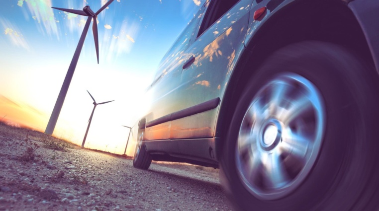 Srovnání akcií Tesla a NIO: Jak se obě společnosti vyrovnávají s výzvami na čínském trhu?