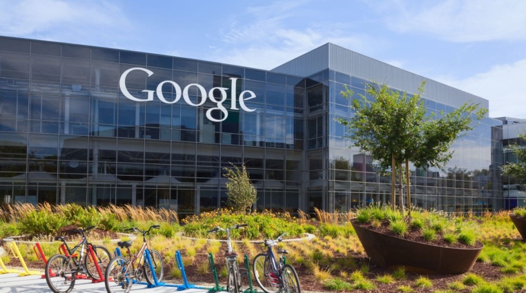 Akcie Alphabet (Google) překonaly své dosavadní maximum (all-time high) – Může je něco zastavit?