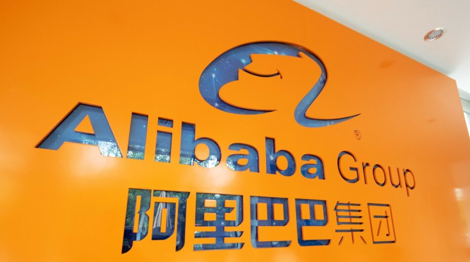 Proč akcie Alibaba odepsaly již 65 % své hodnoty, když fundamentálně jsou ve vynikajícím růstu?