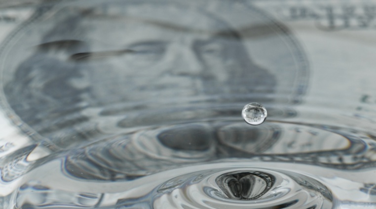 Přísun likvidity na trhy je přebytkový – Těží z toho akcie, ale na jak dlouho? A proč je to důležité pro všechny investory?