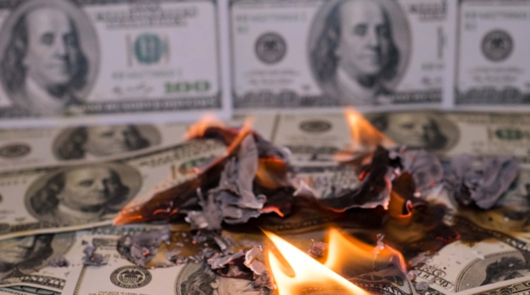 Skutečný příběh o tom, jak jeden trader na burze přišel o všechny své peníze kvůli nezvládnuté psychologii tradingu