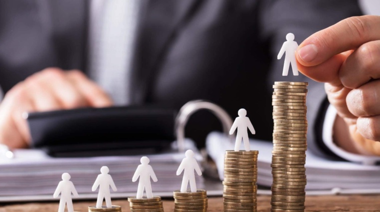 Jak se vyvíjí průměrná mzda v ČR od roku 2020? Zasáhl ji covid? Ne, naopak – roste!