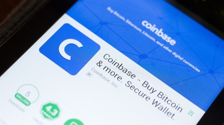 Akcie Coinbase se stále obchodují 30 % pod svým maximem. Může za to nedávný propad kryptoměn?