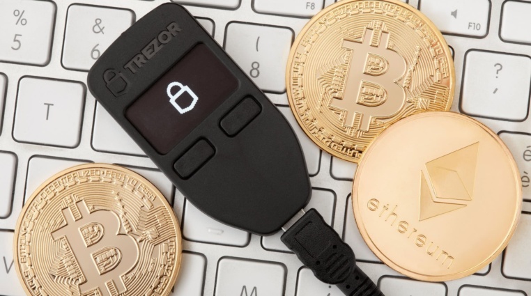 Trezor Model T – Spuštění nové peněženky krok za krokem [NÁVOD]