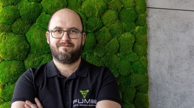 Fumbi spustilo mobilní aplikaci – Jaké jsou výhody a úskalí mobilního obchodování?