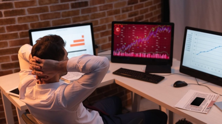 Máte volné peníze? Zauvažovat můžete o investici do 3 výrazně podhodnocených akcií z indexu S&P 500