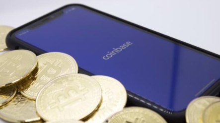 Kryptoměnová burza Coinbase navýšila během 2. čtvrtletí svůj zisk o 4 900 %!