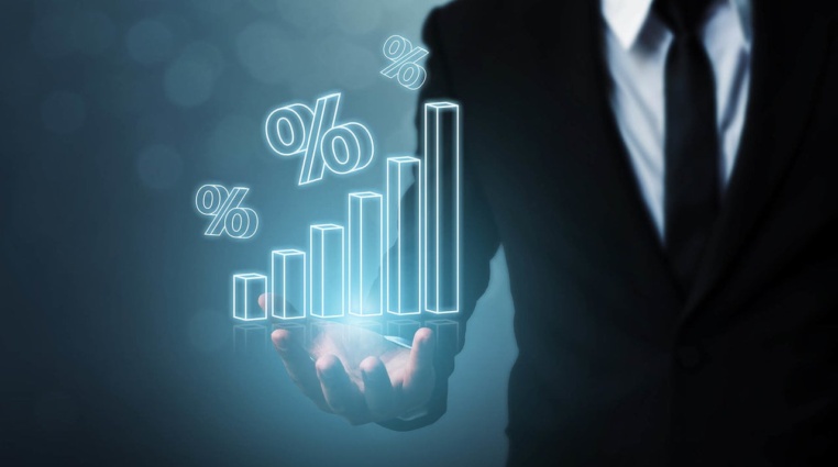 ČNB bude i nadále zvedat sazby, jelikož inflace výrazně překoná inflační cíl