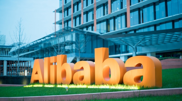 Alibaba je příliš velká na to, aby padla – To ovšem není důvod, proč byste její akcie měli kupovat
