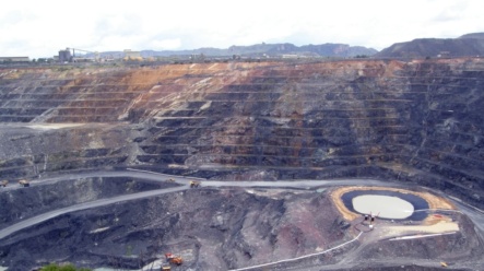 Cena uranu na mnohaletém maximu – co ji táhne vzhůru?