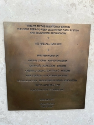 Mít sochu vedle Steva Jobse? Takovou poctu má zakladatel Bitcoinu - Satoshi Nakamoto