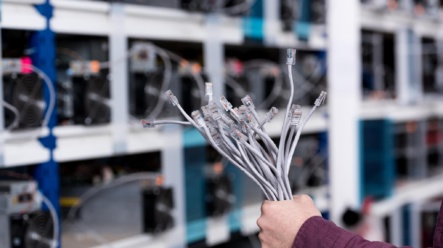 Hashrate Bitcoinu stoupá a je na dosah novému ATH i přes zákazy z Číny