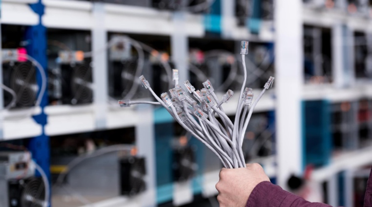 Hashrate Bitcoinu stoupá a je na dosah novému ATH i přes zákazy z Číny