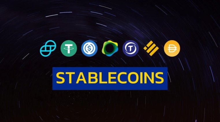 Guvernér Fedu Christopher J. Waller si chválí stablecoiny a považuje je za skutečnou inovaci