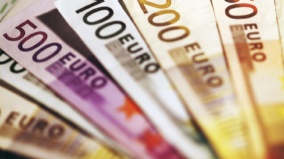 Euro prudce posiluje: Může nahradit USD v roli globální rezervní měny?
