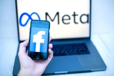 stare-a-nove-logo-facebook-meta-metaverse-notebook-ruka