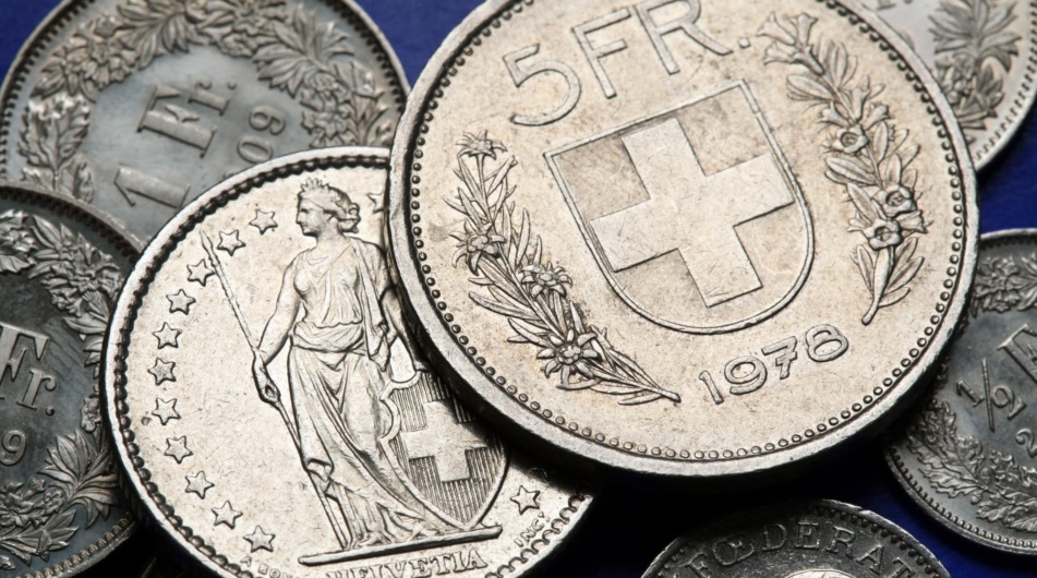 Švýcarský frank posiluje vůči euru, dočkáme se ataku parity?