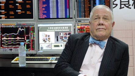 Jim Rogers varuje před krizí! Prý bude nejhorší za celou dobu jeho kariéry. Jak se na ni připravuje?