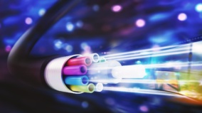 Drtí i Nvidii, AMD i Broadcom. Tato AI akcie v tichosti roste o stovky procent