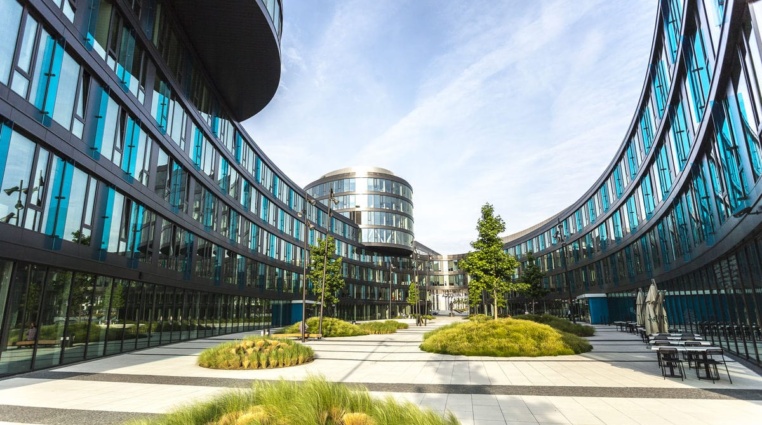 AstraZeneca odolává tržním trendům s impozantním nárůstem akcií o 45 %