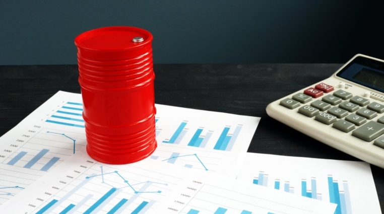 Jak při obchodování ropy využívat hlášení EIA o ropě?