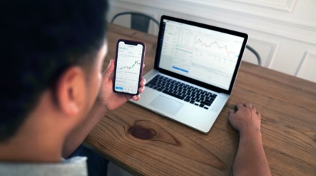 Návod: Jak nakoupit Dogecoin? Nákup Dogecoinu krok za krokem pro rok 2026