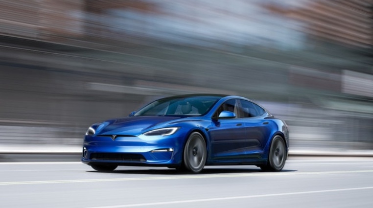 Skandál na obzoru? Američtí senátoři odhalili šokující zprávy o bezpečnosti vozidel Tesla