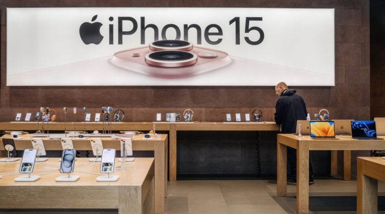 Hodnota Applu během jediného dne spadla o více než 2 biliony korun. Co bylo důvodem?