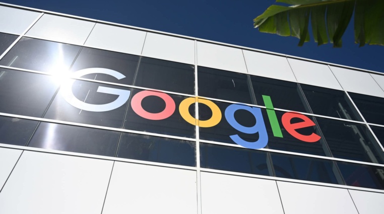 Akcie Googlu se sesypaly o 7,5 %! Co bylo důvodem?