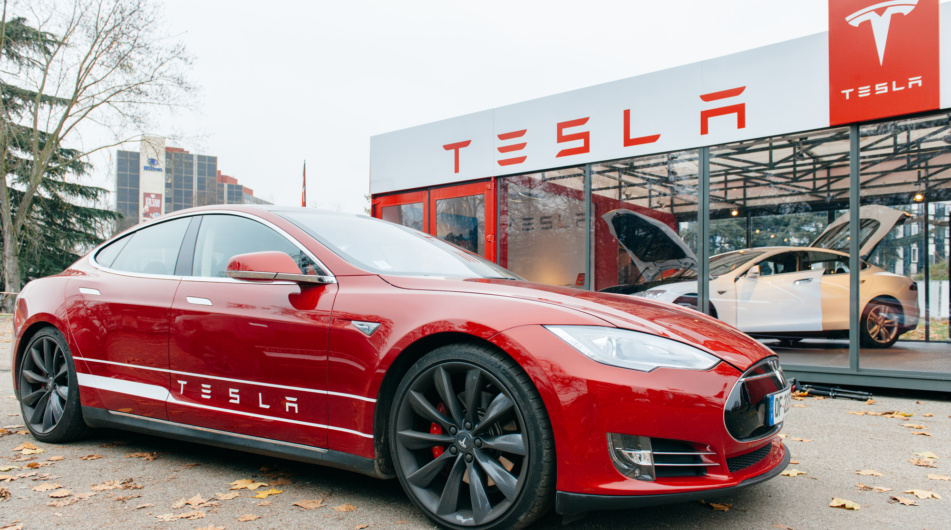 Tesla v problémech: Její podíl na trhu elektromobilů se drasticky snížil!