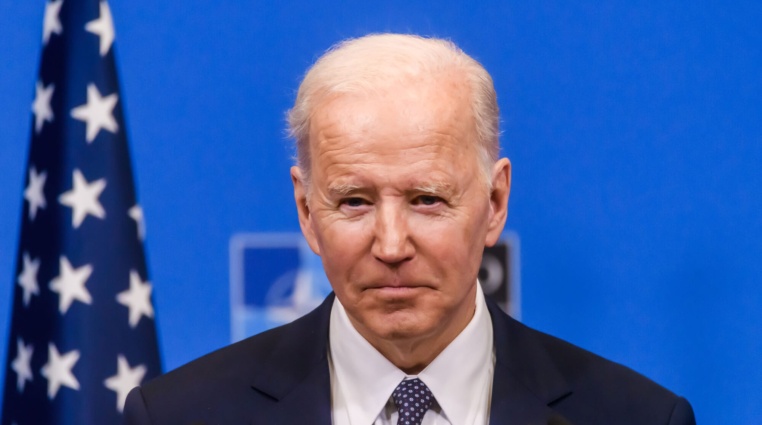 Bitcoin se dostal na 50 000 USD a prezident Biden nasadil laser eyes