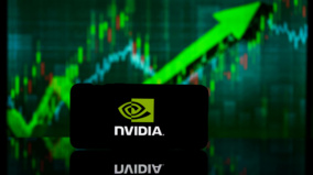 Nvidia téměř zdvojnásobila tržby a vykázala rekordní zisk. Akcie ale padají