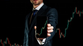 Experti poukazují na 2 podhodnocené akcie s obrovským potenciálem!