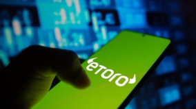 Už žádných 25 tisíc USD na účtu! Broker eToro otevřelo elitní klub všem investorům