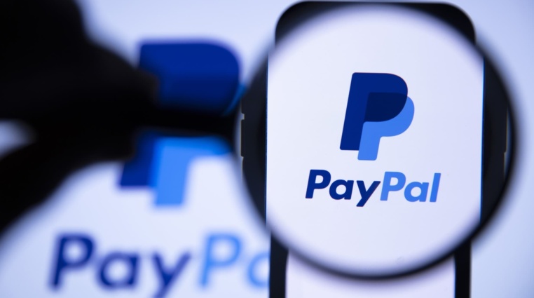 Blíží se konec tohoto platebního giganta? Konkurence ho chce pohltit!