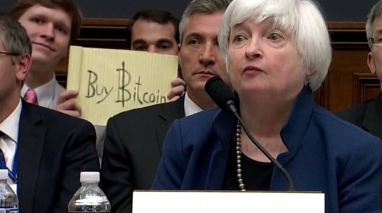 Cedule “Buy Bitcoin” se vydražila za neuvěřitelnou částku. Kolik za ni kdo dal?