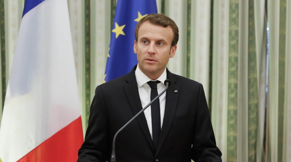Předčasné volby ve Francii: Macronovo rozhodnutí otřáslo akciemi, bankami i eurem