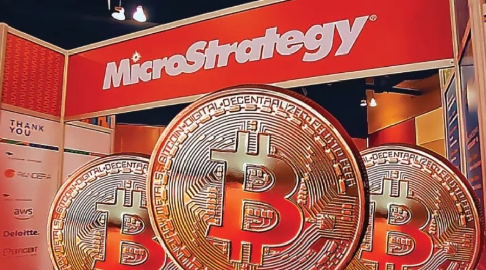 MicroStrategy přepisuje historii: Sázka na Bitcoin ji vynesla na rekordní cenu!