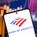 Proč Warren Buffett prodává akcie Bank of America?