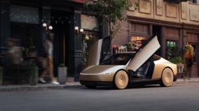 Je robotaxi od Tesly podvod: Zaspala, nebo s modelem Cybercab nakonec Waymo od Googlu porazí?