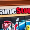 Akcie GameStop ve volném pádu! Co se děje?