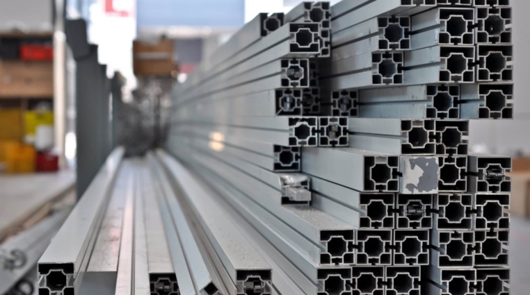 Cla na čínské kovy otřásají trhem! Jak na tom můžete vydělat peníze?